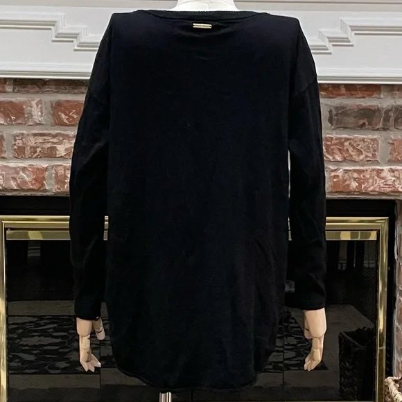MICHAEL Michael Kors black top w/shoulder buttons/ M/Excellent condition - Picture 5 of 10